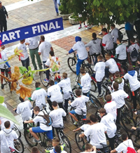 Шест пъти около Земята