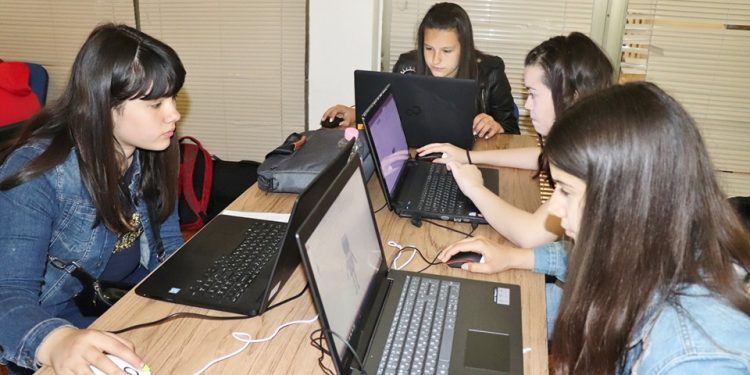 Училище, което търси решения