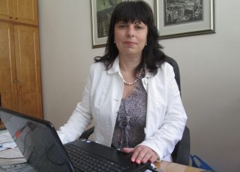 Нели Атанасова, директор