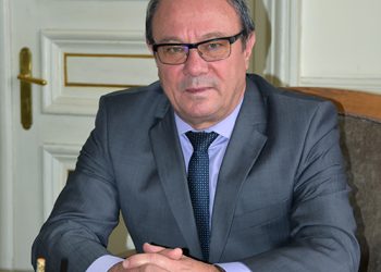 акад. Юлиан Ревалски