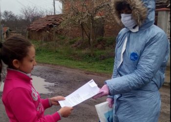 Директорка обикаля учениците си в Бургаско