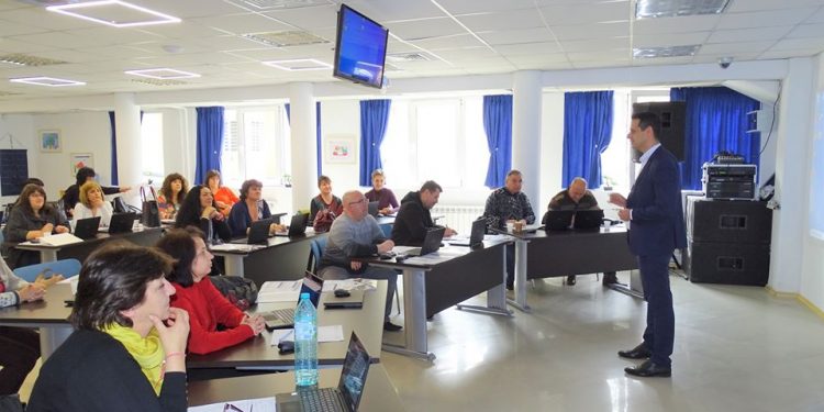 Учителите също ходят на училище