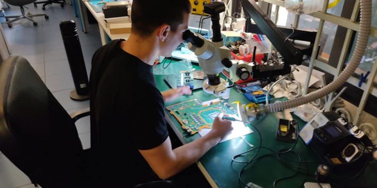 Наши  ученици  на стаж в автосервизи в Италия