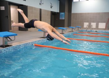 По сините коридори