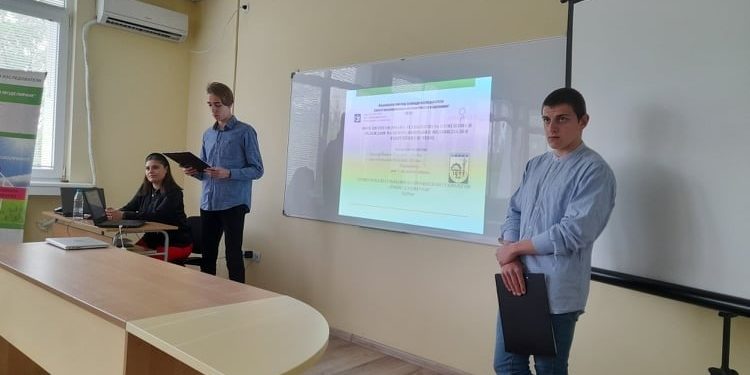 Младежи с проекти за умна климатизация