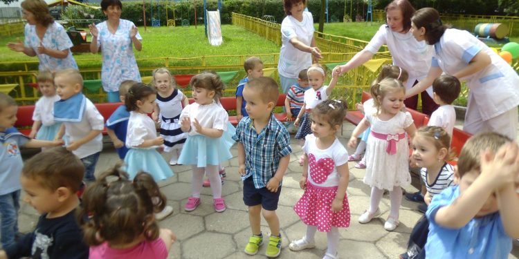 Поне 50% от децата под  3 години – на ясли до 2030-а