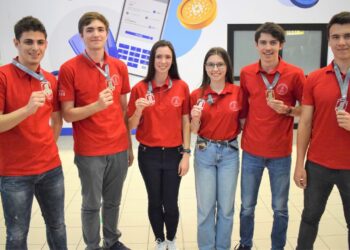 6 медала по математика  от Балканската олимпиада