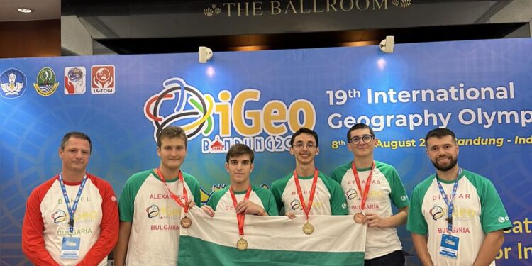 Злато и бронз за географите