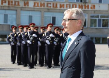 Обмислят смесено финансиране за висшето военно образование