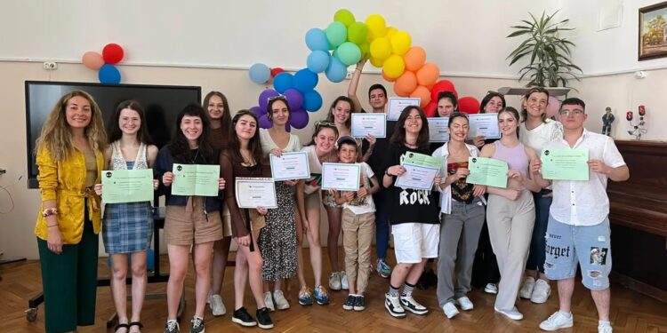 Търсят се нови училища посланици