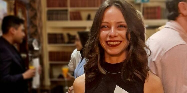 Българска студентка печели конкурс по оптометрия