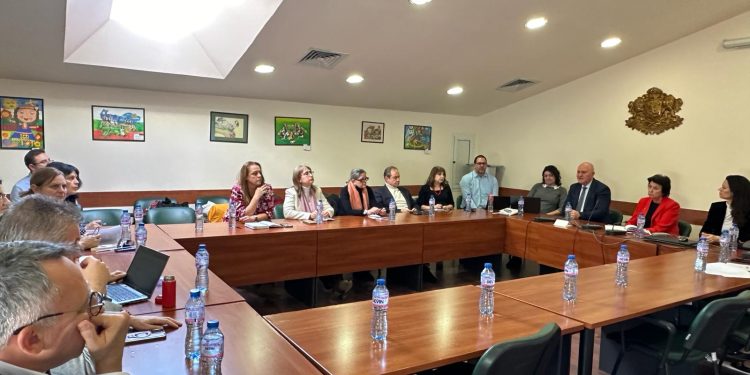 Разработва се визия за нов тип учебни програми