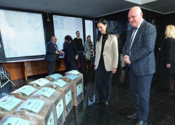 Нова инициатива: Над 300 компютърни конфигурации поемат към българските неделни училища зад граница