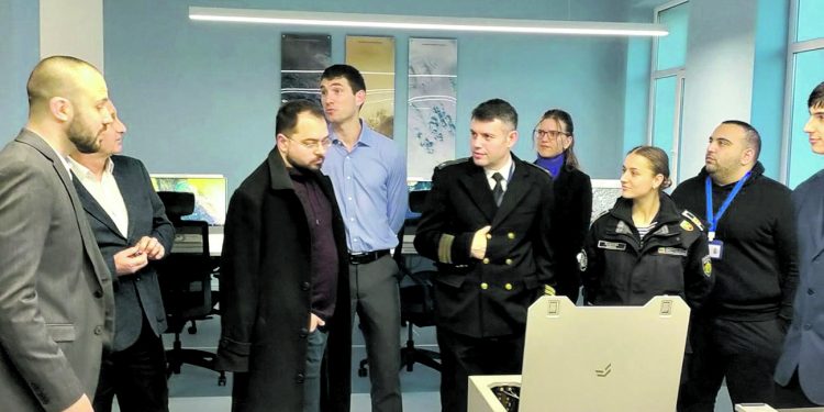 Военноморското училище с поглед към Вселената