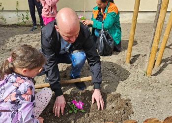 С грижа и към децата, и към родителите