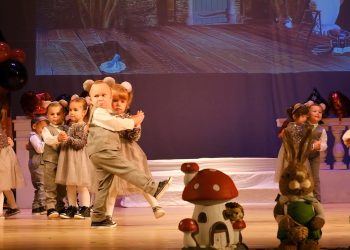 Спектакъл за чудо и приказ