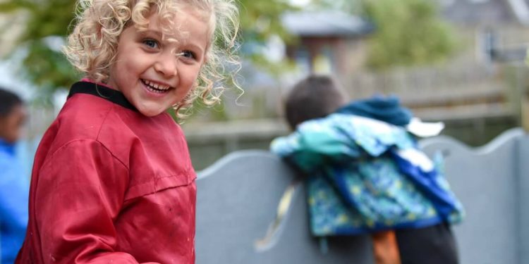 В центъра са децата