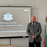 Служебният министър на образованието и науката проф. Галин Цоков разговаря по темата за наркотиците с гимназисти от Езиковата гимназия "Пловдив". Събитието се проведе по инициатива на Ученическия парламент на училището, чиито възпитаници изразиха желание да се включат в кампанията на МОН "Просто кажи "НЕ"