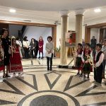 Ученици от Начално училище „Михаил Куманов“ в Пещера гостуваха на Министерството на образованието и науката по случай ромската Нова година, наречена още Василица или Банго Васил