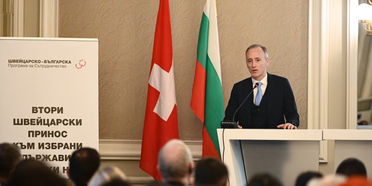 Пет нови центъра за образователни, социални и здравни услуги в малки населени места и обучение на 600 образователни медиатори са разписани в нова програма "Поощряване на справедливостта: Здраве и приобщаващо образование за всички - ЗОВ 2", финансирана по Българо-швейцарската програма за сътрудничество