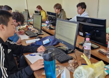 50 медала за наши информатици