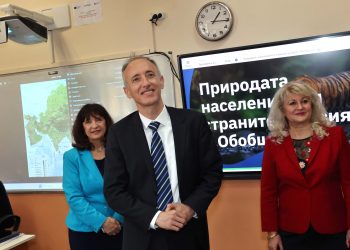 Министър Красимир Вълчев откри новия STEM център в 120. ОУ