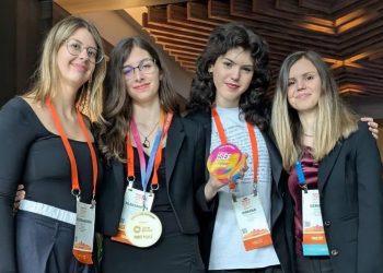 Българска ученичка завоюва първа награда за физика и астрономия в САЩ (ОБНОВЕНА)