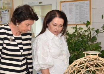 Зам.-министър Лазарова се срещна с учителите от ПГ „Цар Иван Асен II“ в Хасково