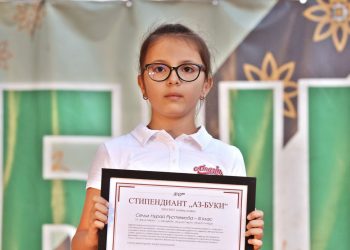 Сечил Рустемова е новият стипендиант на „Аз-буки“