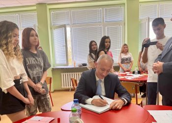 С промени в учебните програми освобождават време за учителите и учениците