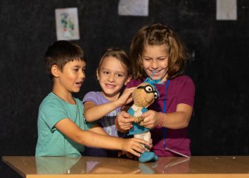 Снимка на броя: „Пътят към сцената“