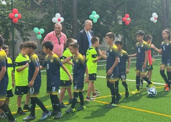 Министър Вълчев откри нова спортна площадка в началното училище в Дългопол