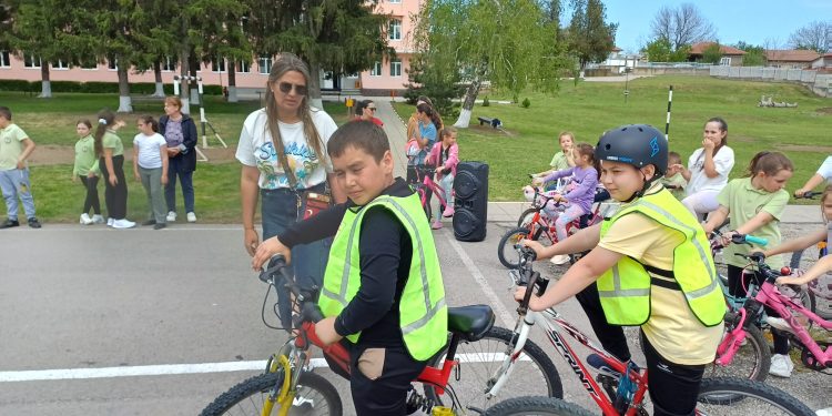 Децата в училището в с. Крепча искат да поемат по стъпките на шахматистката Нургюл Салимова