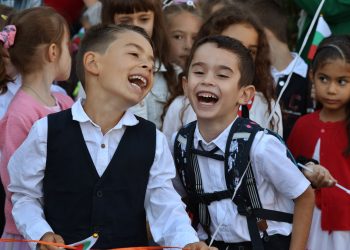 Снимка на броя: На добър час, ученици!