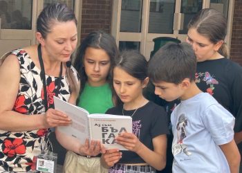 Литературен клуб „БългарЧЕТА“ към БУ „Звънче“ на Острова учи на любов към книгите