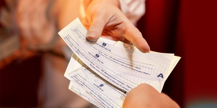 Община Русе отново дари „Културен чек“ на зрелостниците от града