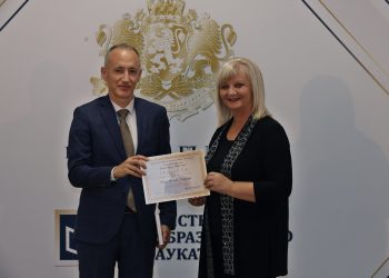 Карамфилка Патинова, носител на „Константин Величков“ за работа с ученици с изявени дарби: „Много е важна дисциплината в час!“