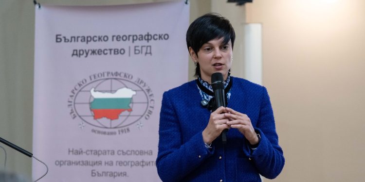 Млад изследовател от БАН представи книга в помощ на учени в международния публикационен процес