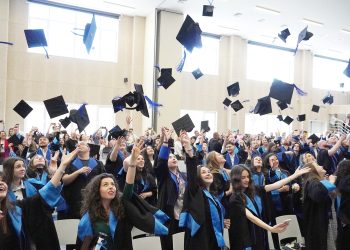 Относителният дял на лицата с висше образование от населението у нас на възраст 25 – 34 навършени години продължава да нараства и през 2025 г. достига до 41,2%.